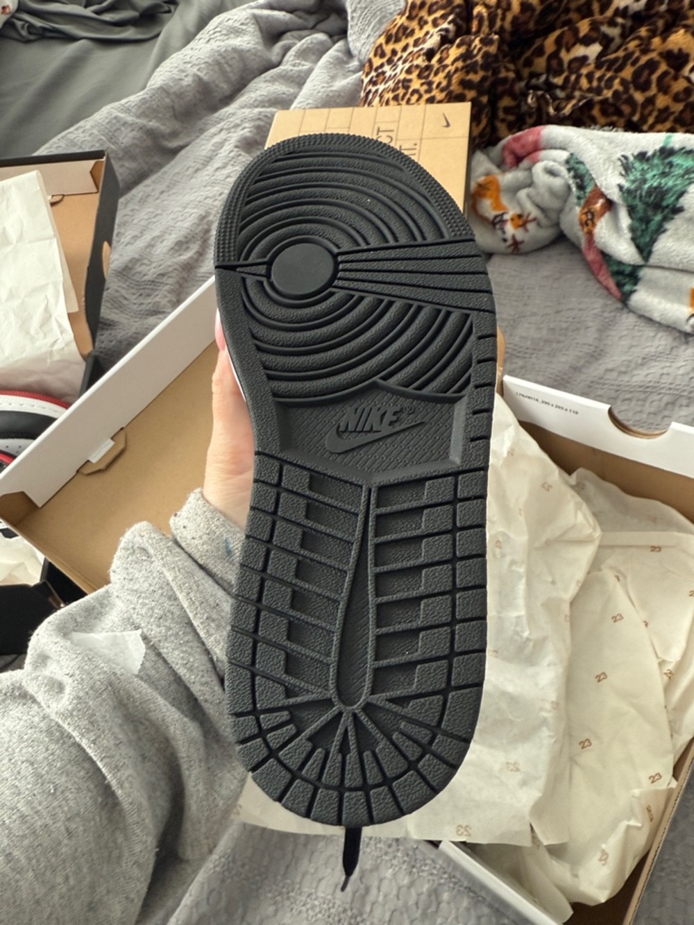 Womens Air Jordan 1 MID - black and white - Picture 2 of 6